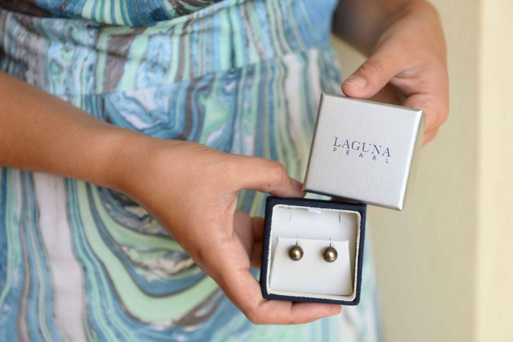 Laguna Pearl grey studs