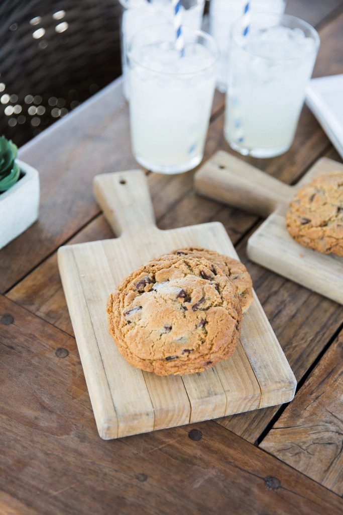 tiny-boxwoods-chocolate-chip-cookies