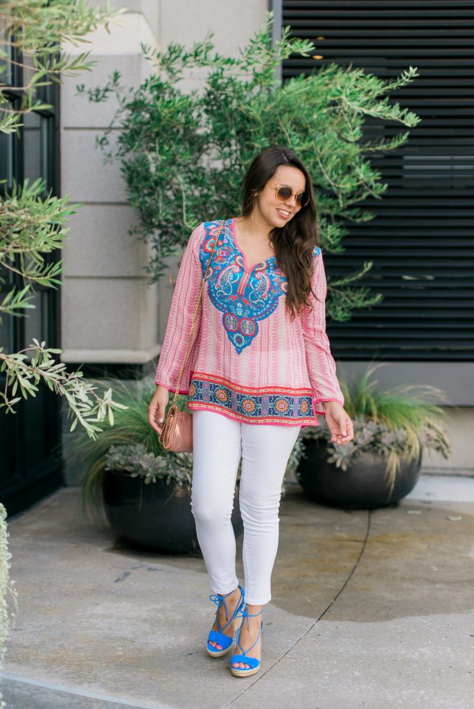 Printed tunic and white denim