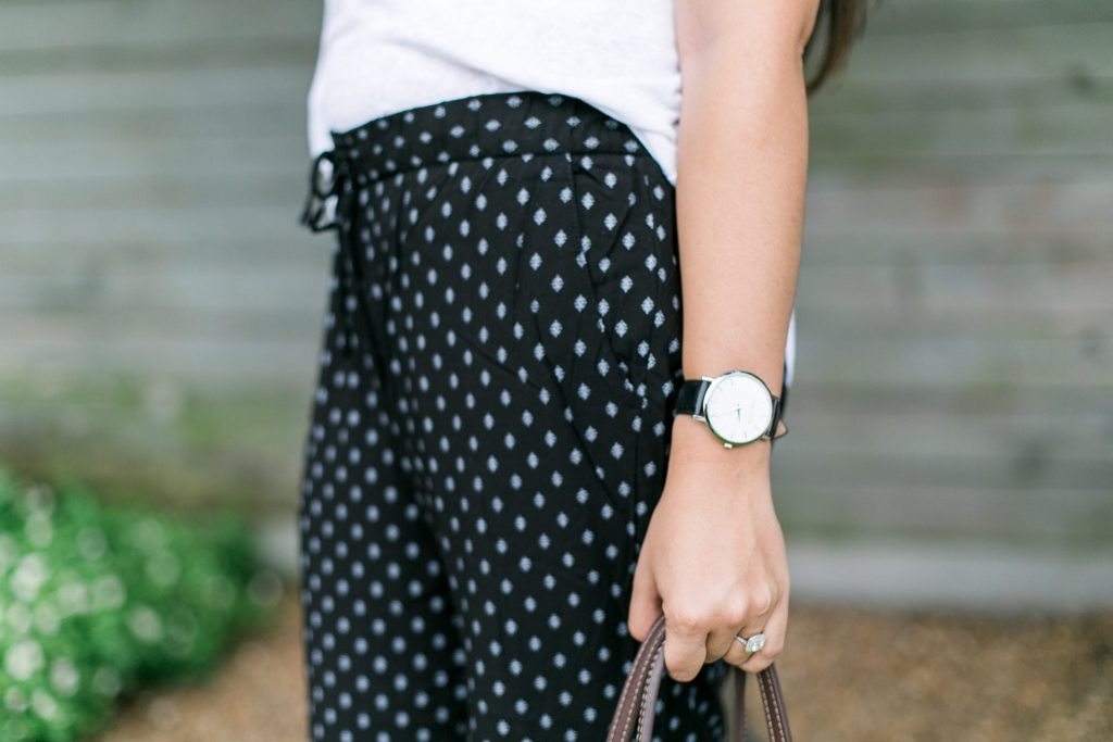 Half-tucked basic white t-shirt