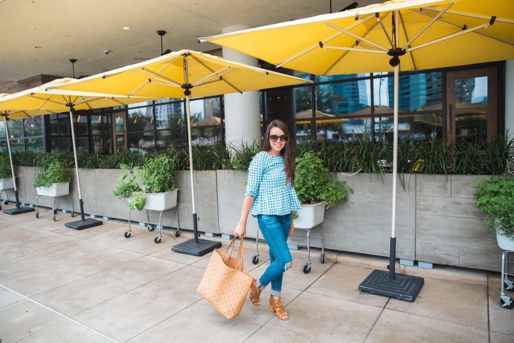 Chestnut lace-up sandals, perforated tote