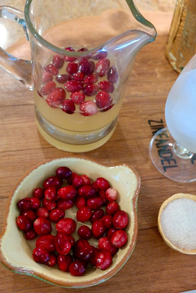 Loving a Thanksgiving day cocktail recipe perfect for sipping before Turkey