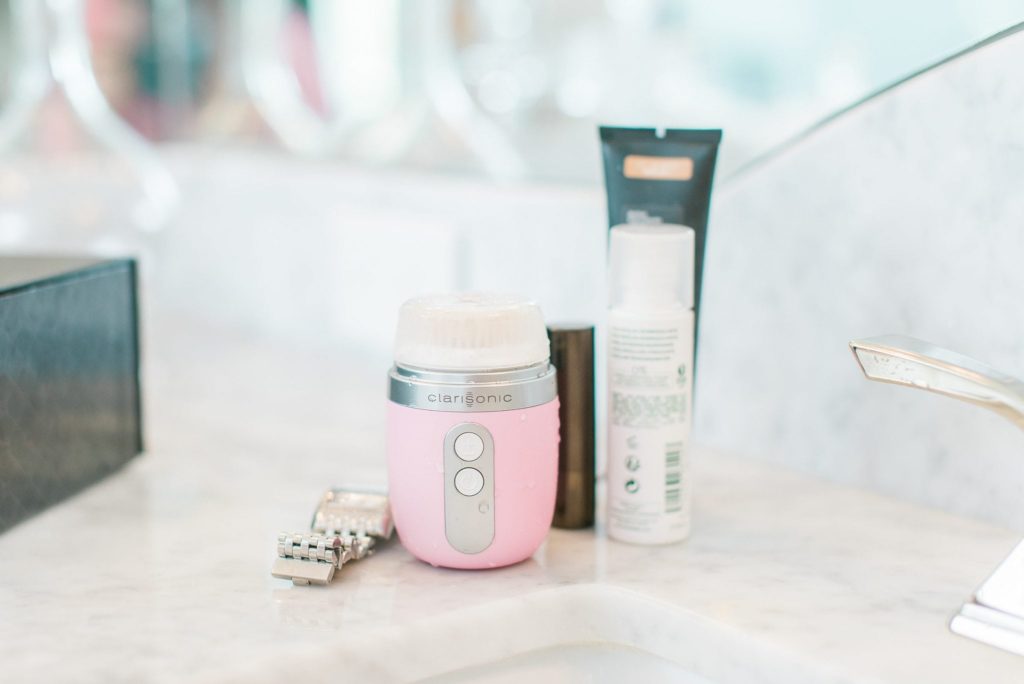 Christmas giveaway, Girl Wonder Life is giving away one Clarisonic Mia FIT to a lucky reader! 