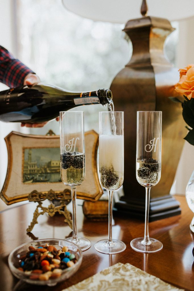 VOVETI Prosecco paired with fresh blackberries for a holiday drink