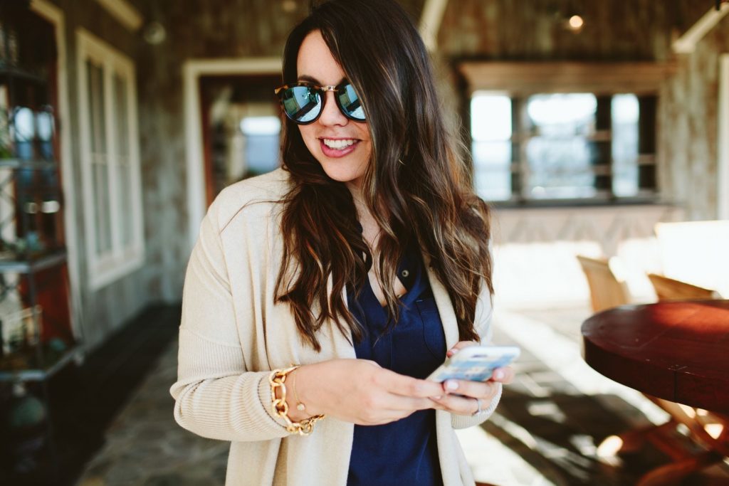 beach waver hair ideas, brunette balayage 