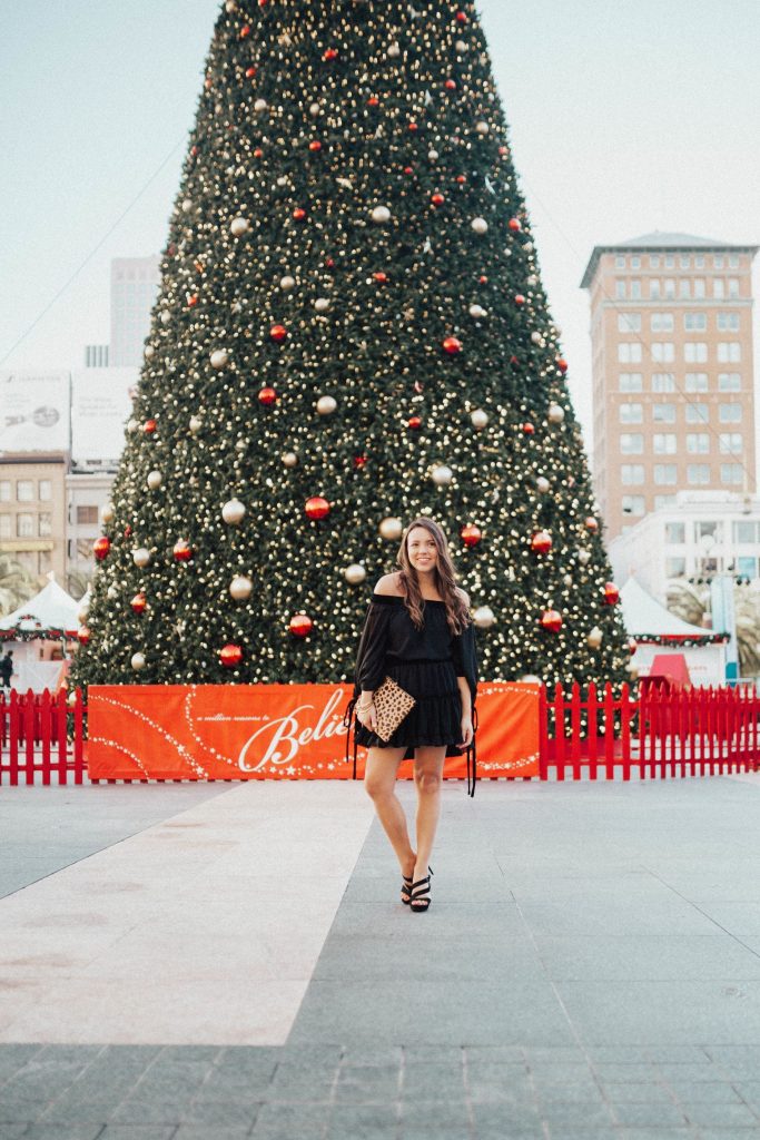 Best dress for holiday photos, off the shoulder black dress