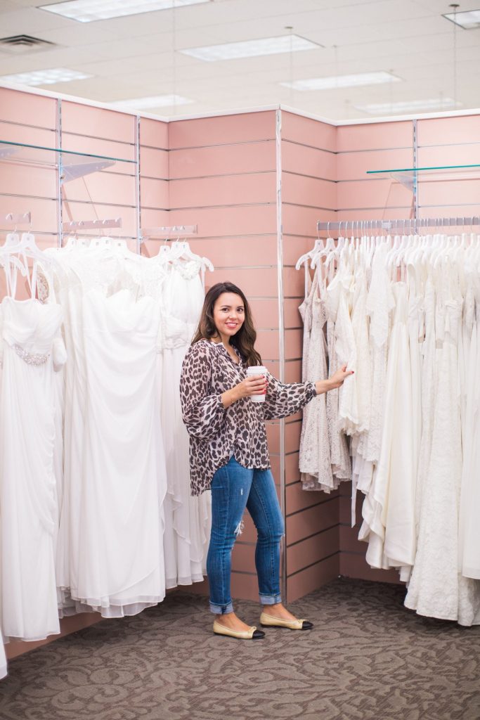 wedding anniversary dress, what to wear for your anniversary dinner