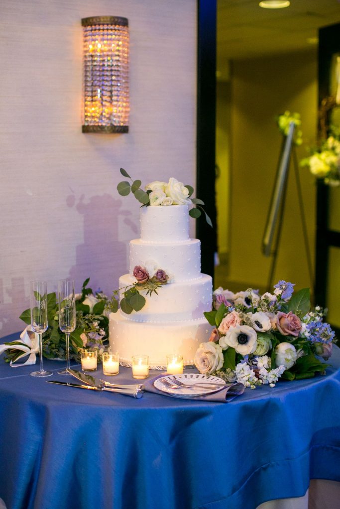 Classic and elegant wedding cake, floral wedding cake