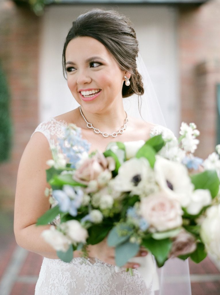 elegant winter wedding bouquet