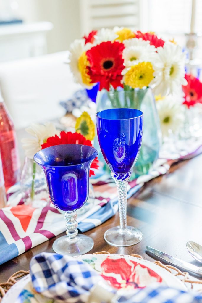 cobalt blue glasses, chic entertaining ideas
