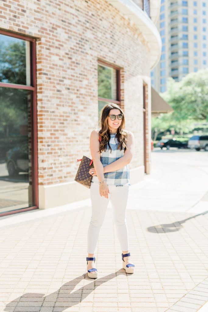casual white jeans outfit ideas