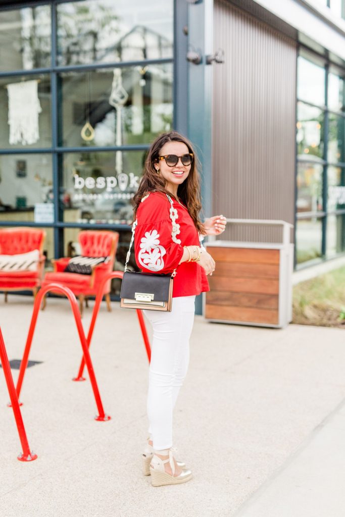 how to wear white jeans, summer jeans outfits