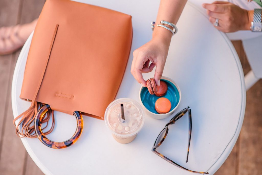 Lucite handle handbag | Girl Wonder Life