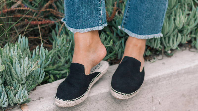 How to wear cropped flare hem jeans