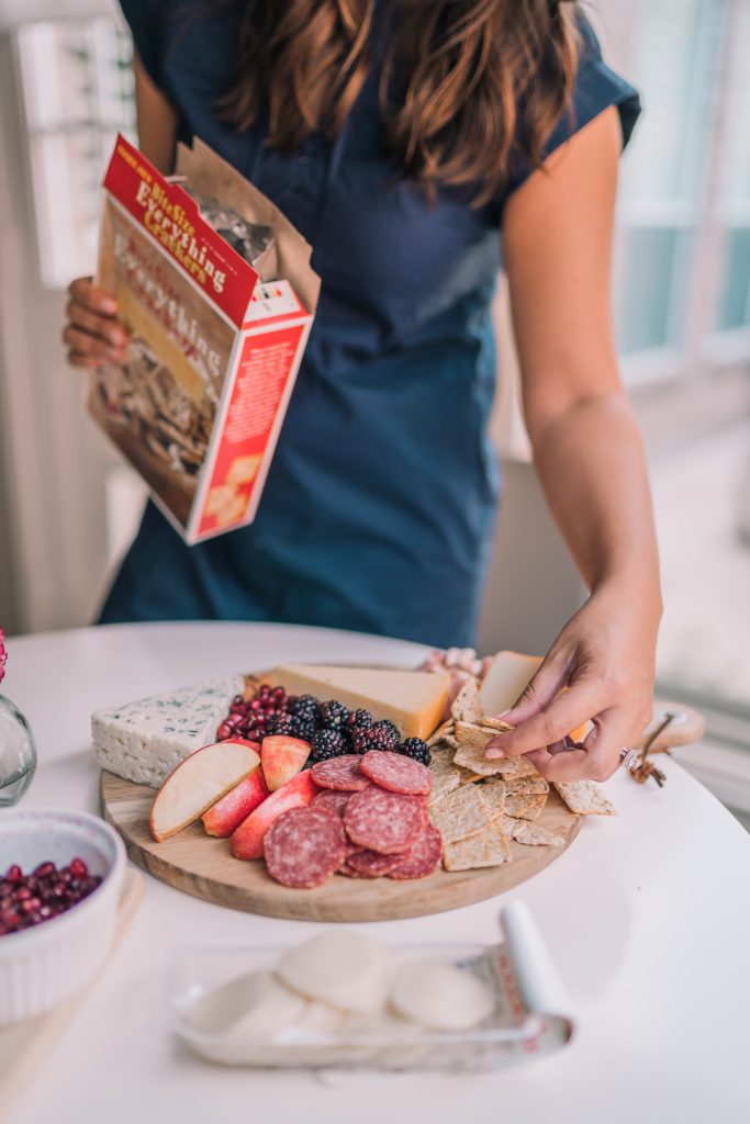How to create a beautiful meat and cheese board