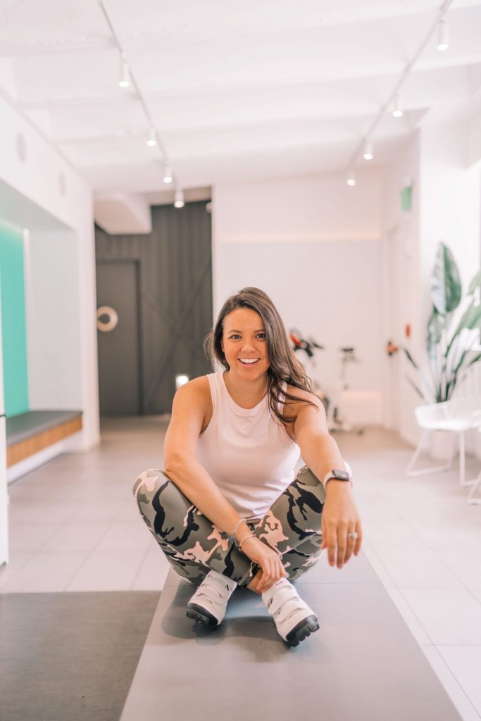 Workout outfit ideas for spin class | Girl Wonder Life