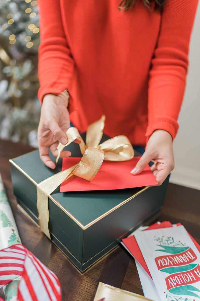 Simple Christmas gift wrapping and packaging