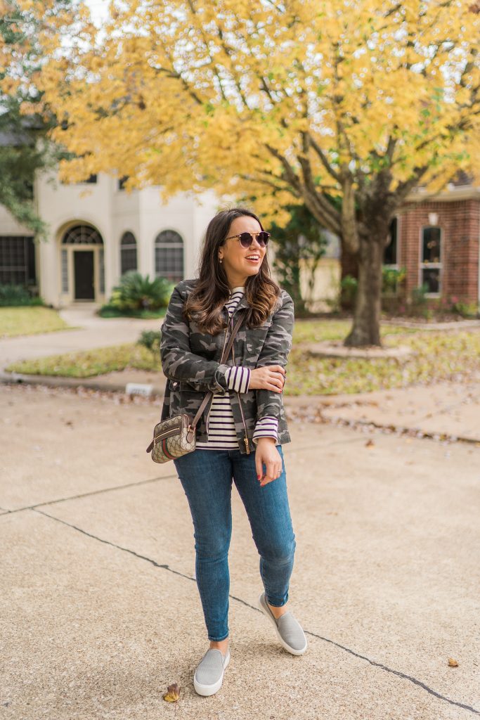 Mixing patterns outfit idea, camo print and stripes 