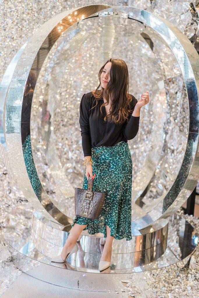Easy to wear printed midi-skirt and heels 