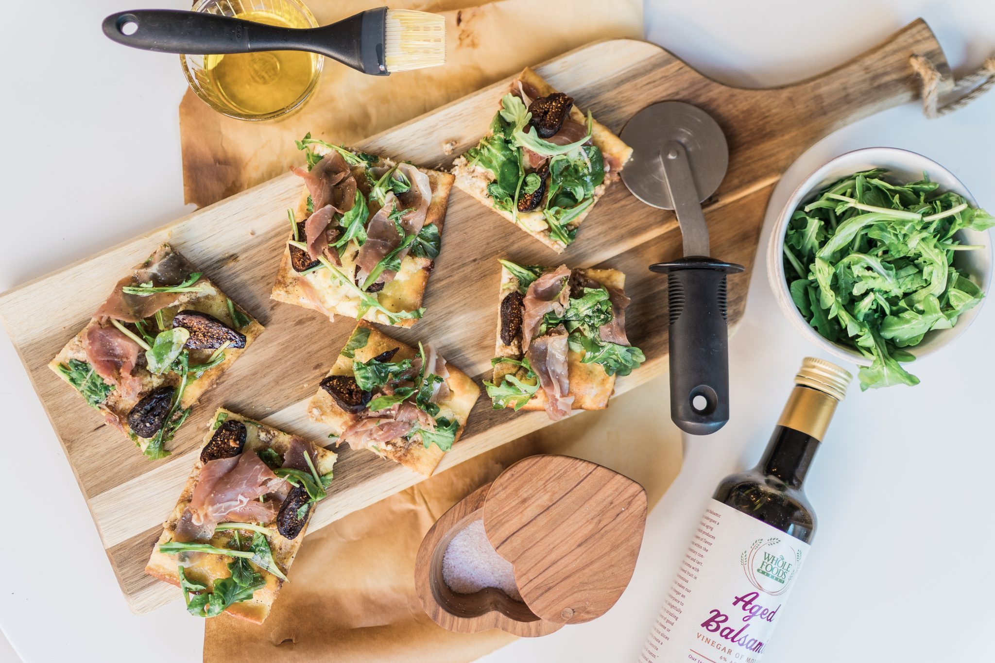 Easy dinner recipe idea flatbread pizza | Girl Wonder Life