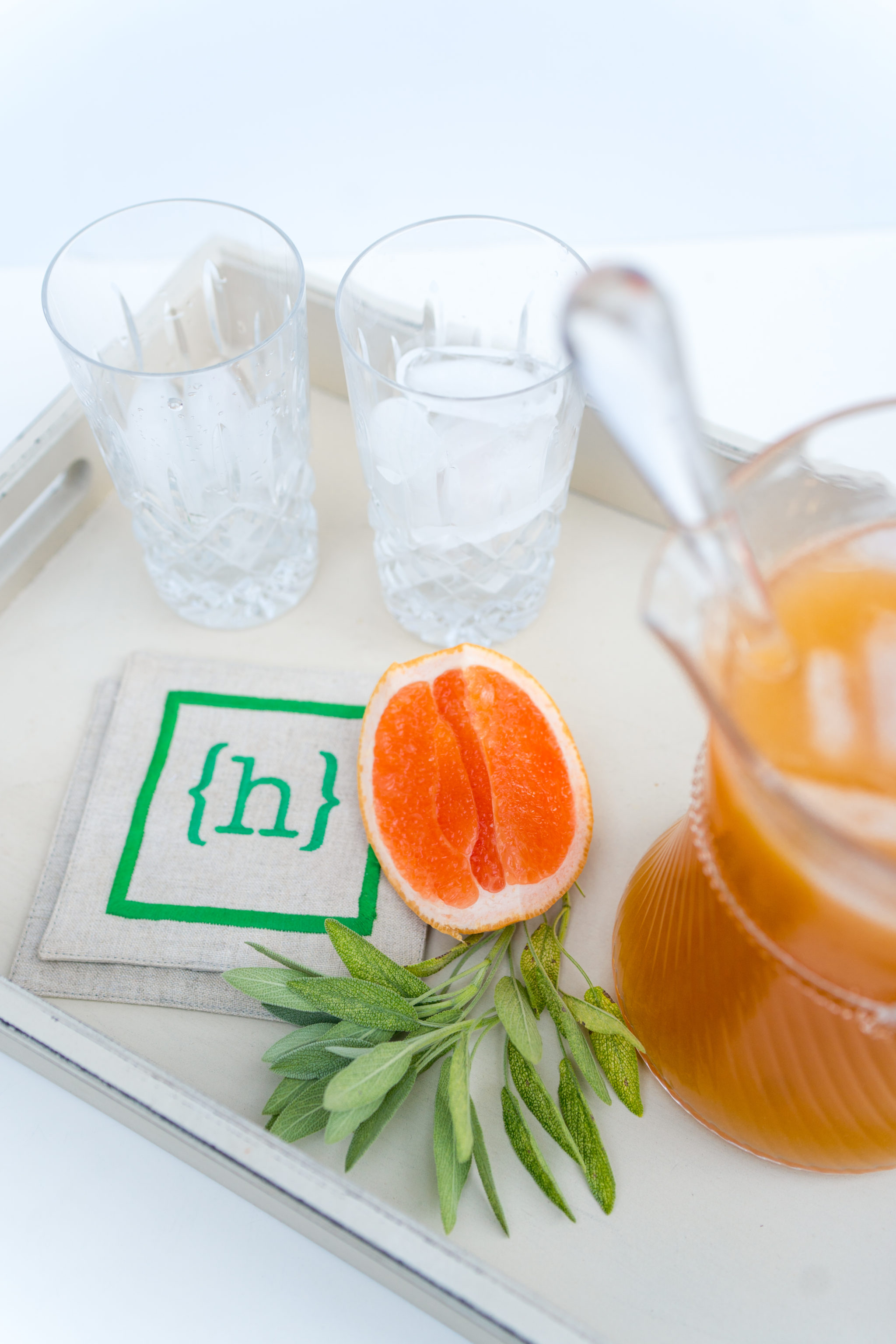 grapefruit vodka spritz cocktail 