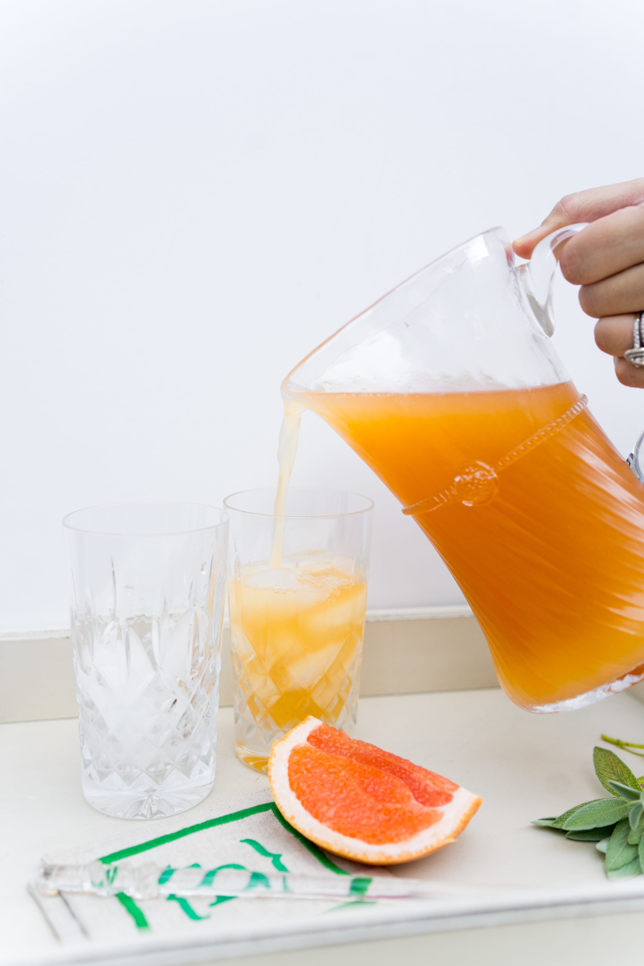 grapefruit and sage vodka spritz 