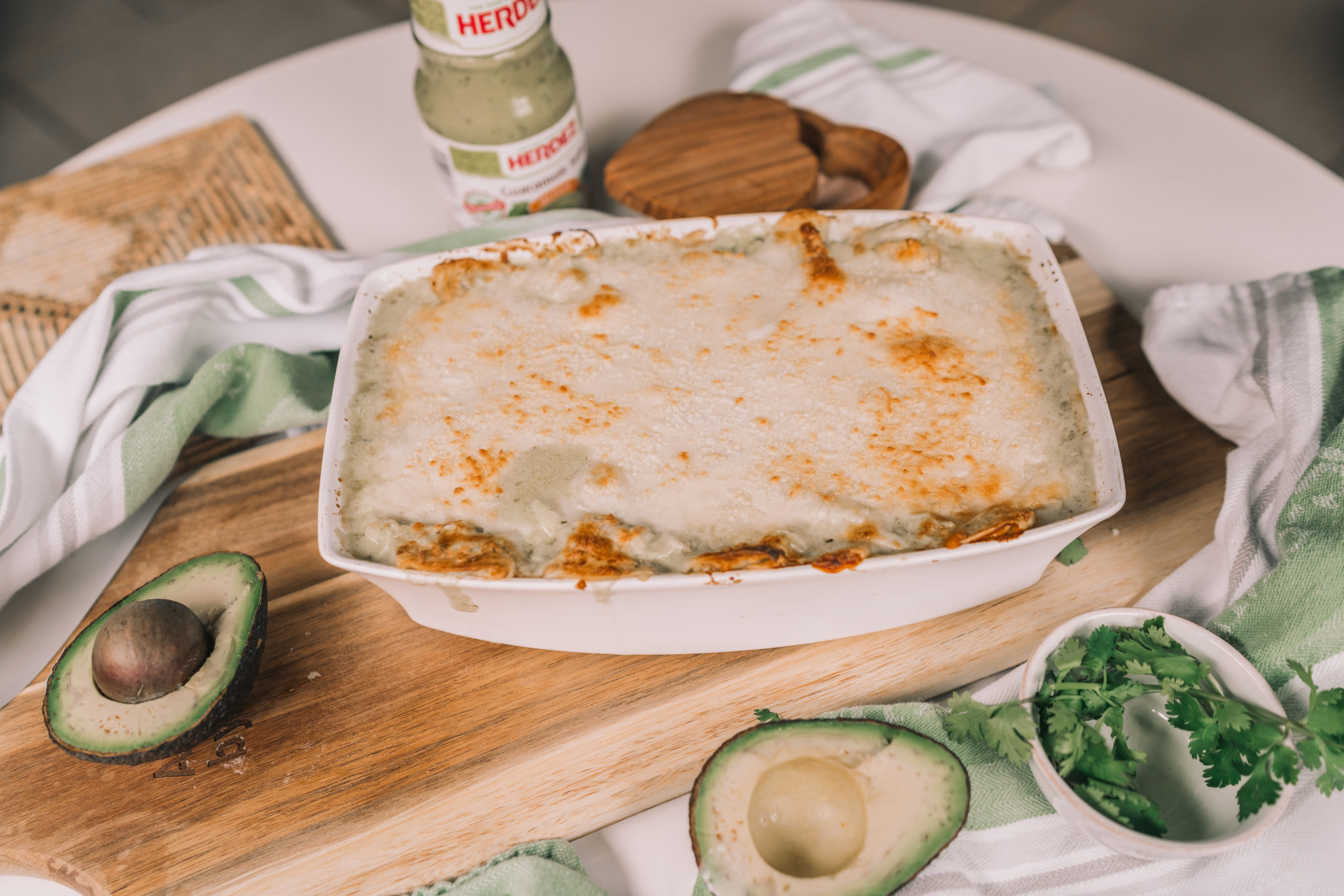 Guacamole salsa chicken enchiladas recipe