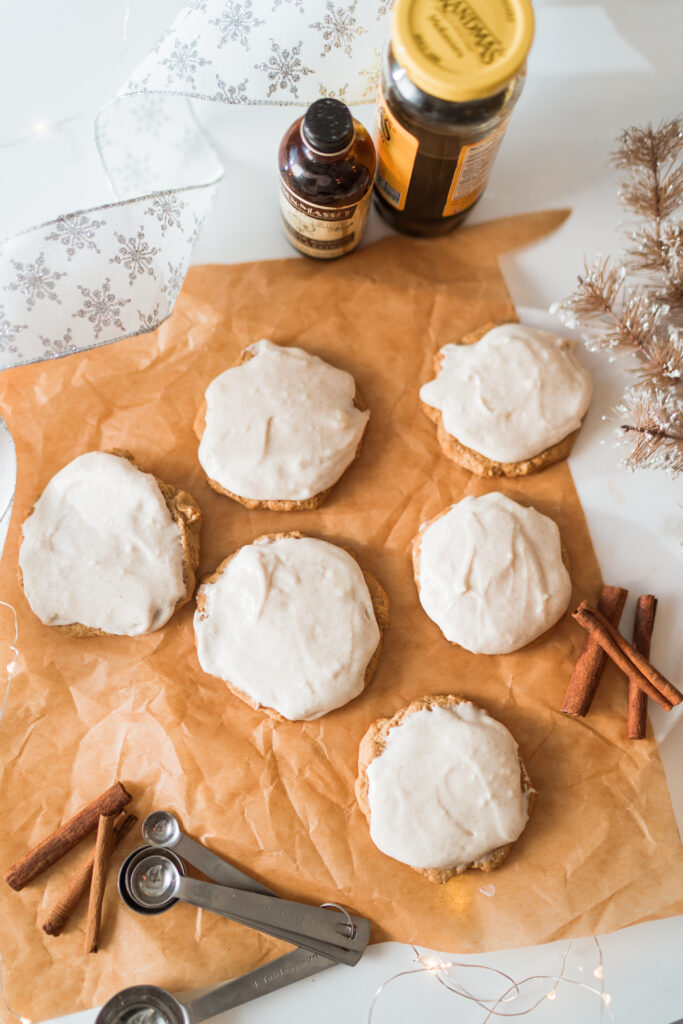 Ginger spiced sugar cookies with frosting | Girl Wonder Life