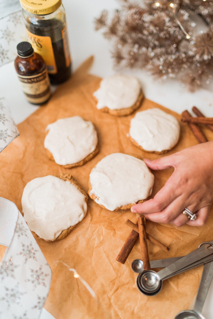 Ginger spiced sugar cookies recipe for holiday cookie exchange | Girl Wonder Life