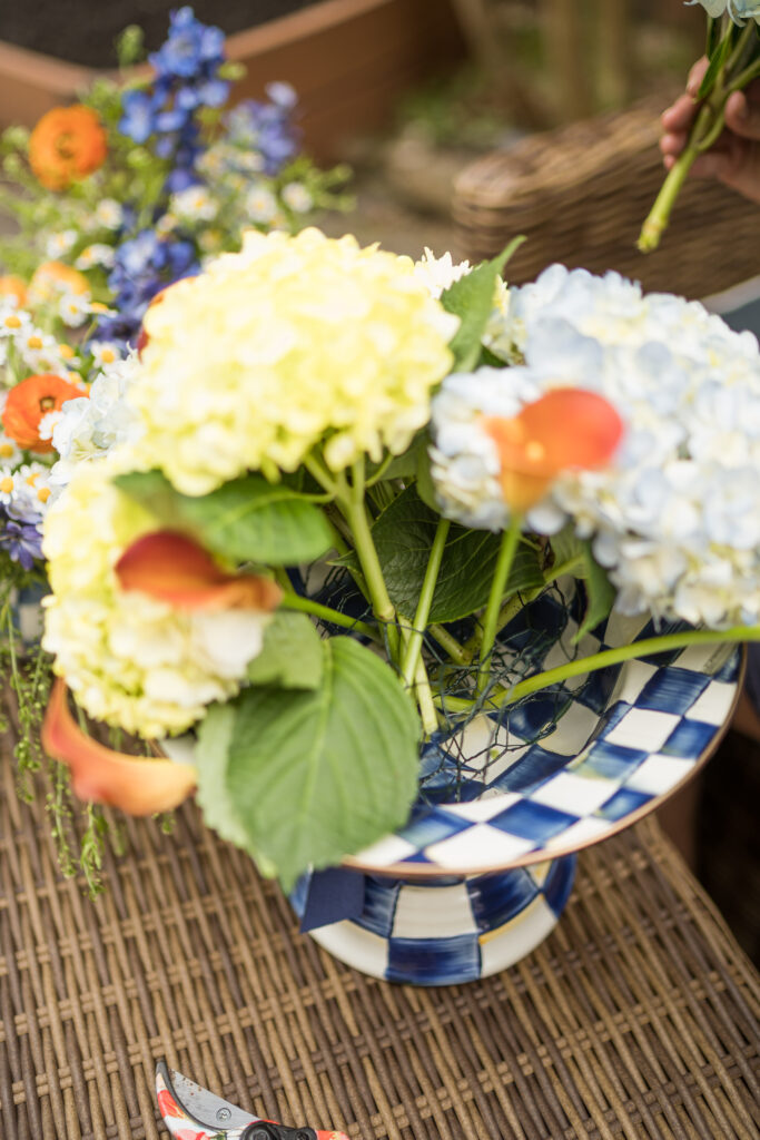how to use chicken wire to create floral arrangements | Girl Wonder Life