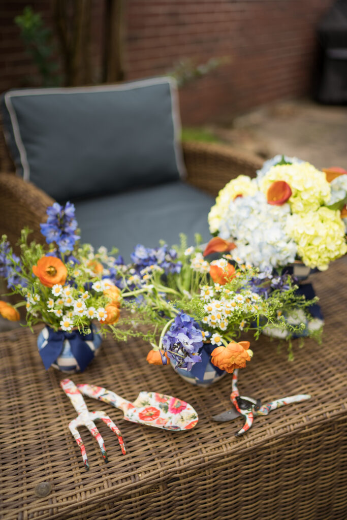 How to make a floral arrangement using chicken wire | Girl Wonder Life