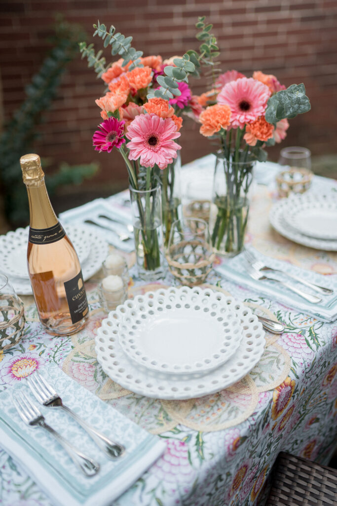 How to create DIY floral centerpieces for an outdoor table on a budget | Girl Wonder Life
