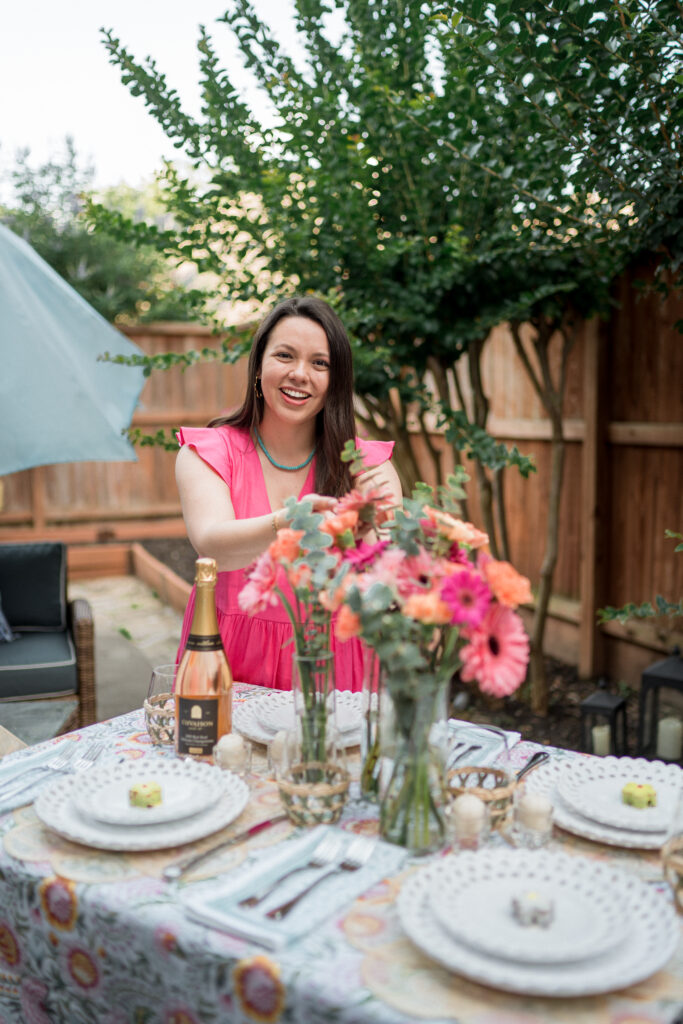 How to set an outdoor summer table with affordable DIY flower arrangements | Girl Wonder Life
